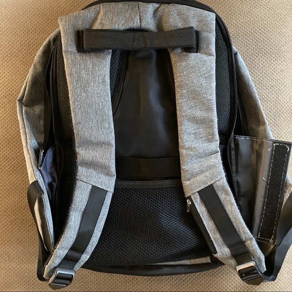 Laptop backpack with charging port - Picture 6 of 8